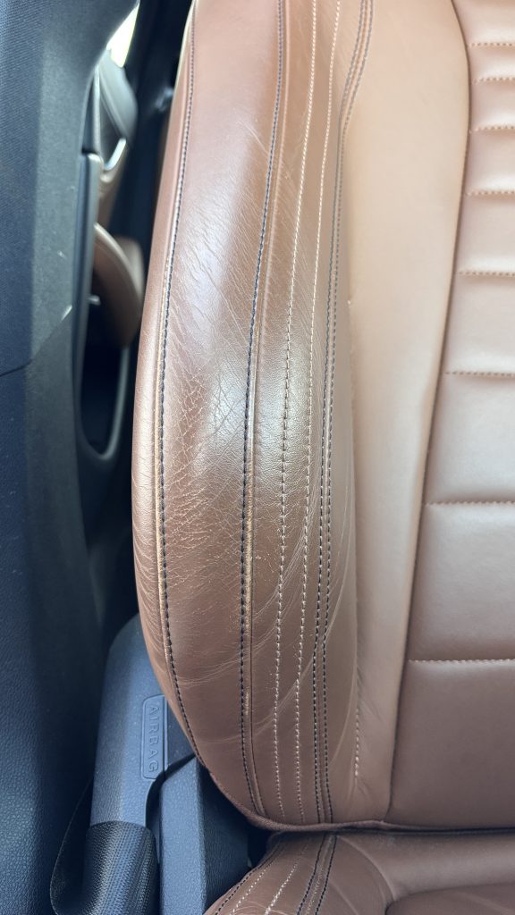 メルセデスベンツ E300 本革シートのひび割れ補修