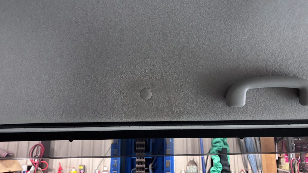 日産 クリッパー ルーフライニングの接着剤痕補修