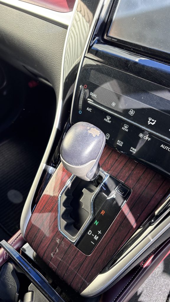 トヨタ ハリアー シフトノブの擦れ補修